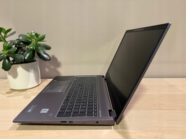 HP ZBook Fury 15 G7 i7-10850H 6 x 5.1 GHz 64GB 2TB SSD NVIDIA RTX Win 11 - obrazek 5