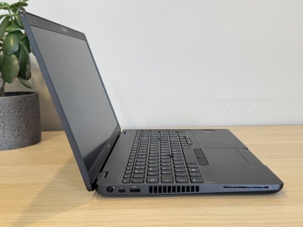 Laptop Dell Latitude 5500 15,6 i5-8365U 16GB 256GB SSD Windows 11 - obrazek 5