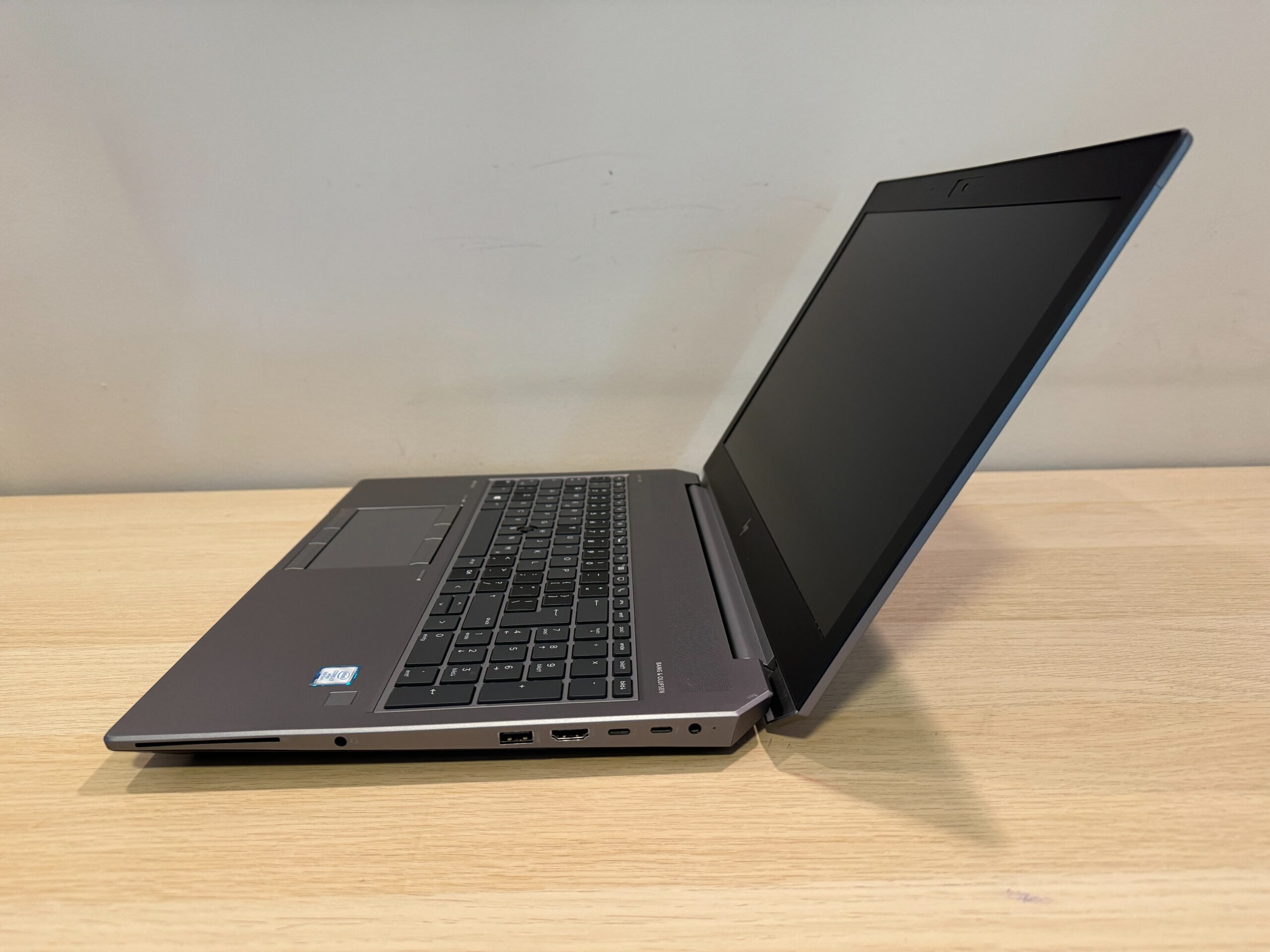 Laptop HP ZBook 15 G6 i7-9850H 15,6 32GB 512GB SSD NVIDIA OFFICE Win 11 - obrazek 4