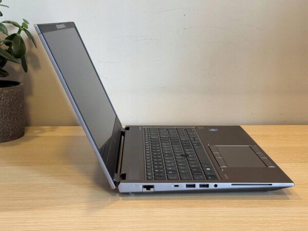 Laptop HP Zbook Fury 15 G8 15,6 i7-11850H 32GB 1TB SSD NVIDIA T1200 Win 11 - obrazek 3