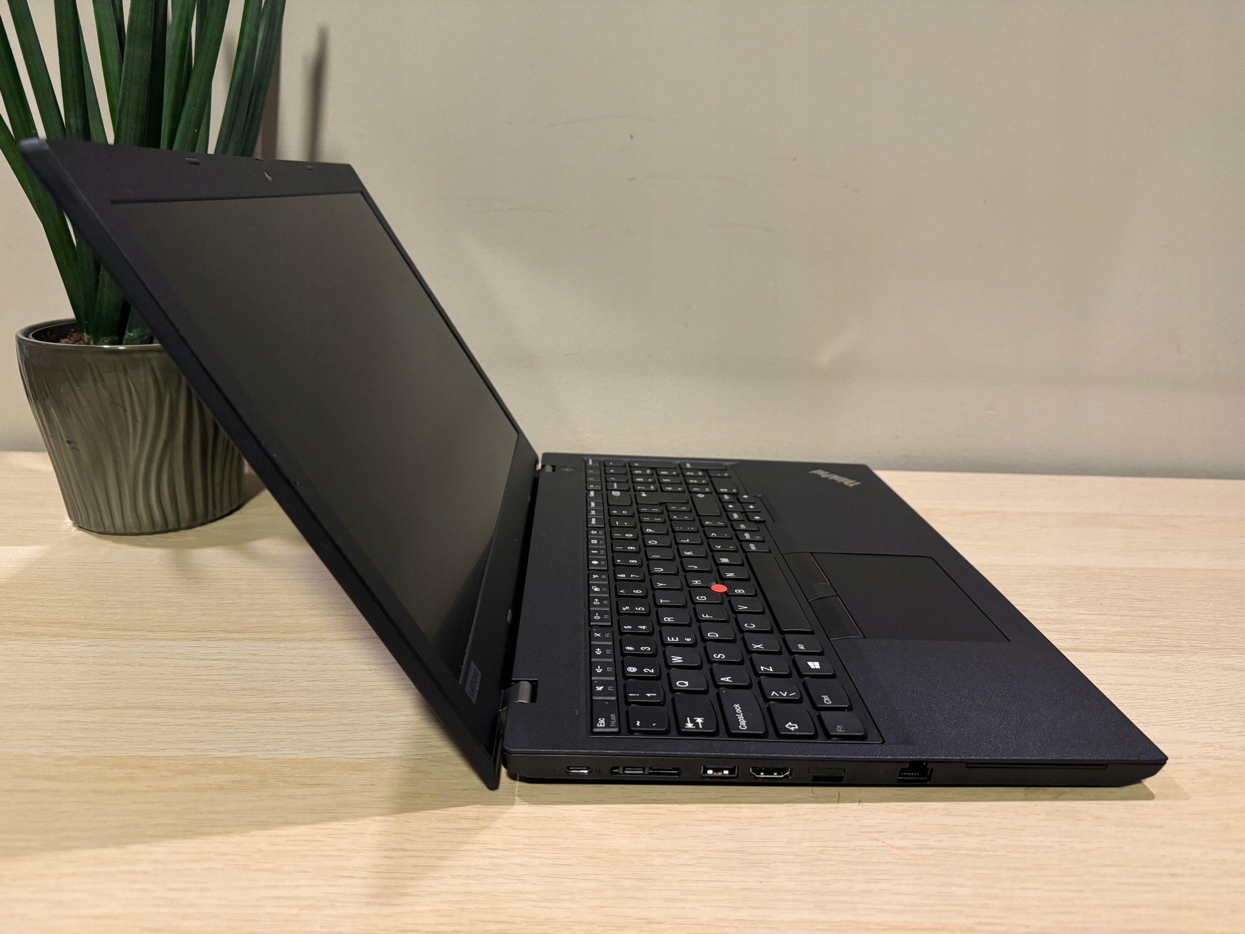 Lenovo ThinkPad L590 15,6 i5 16GB 256GB Full HD Windows 11 - obrazek 3