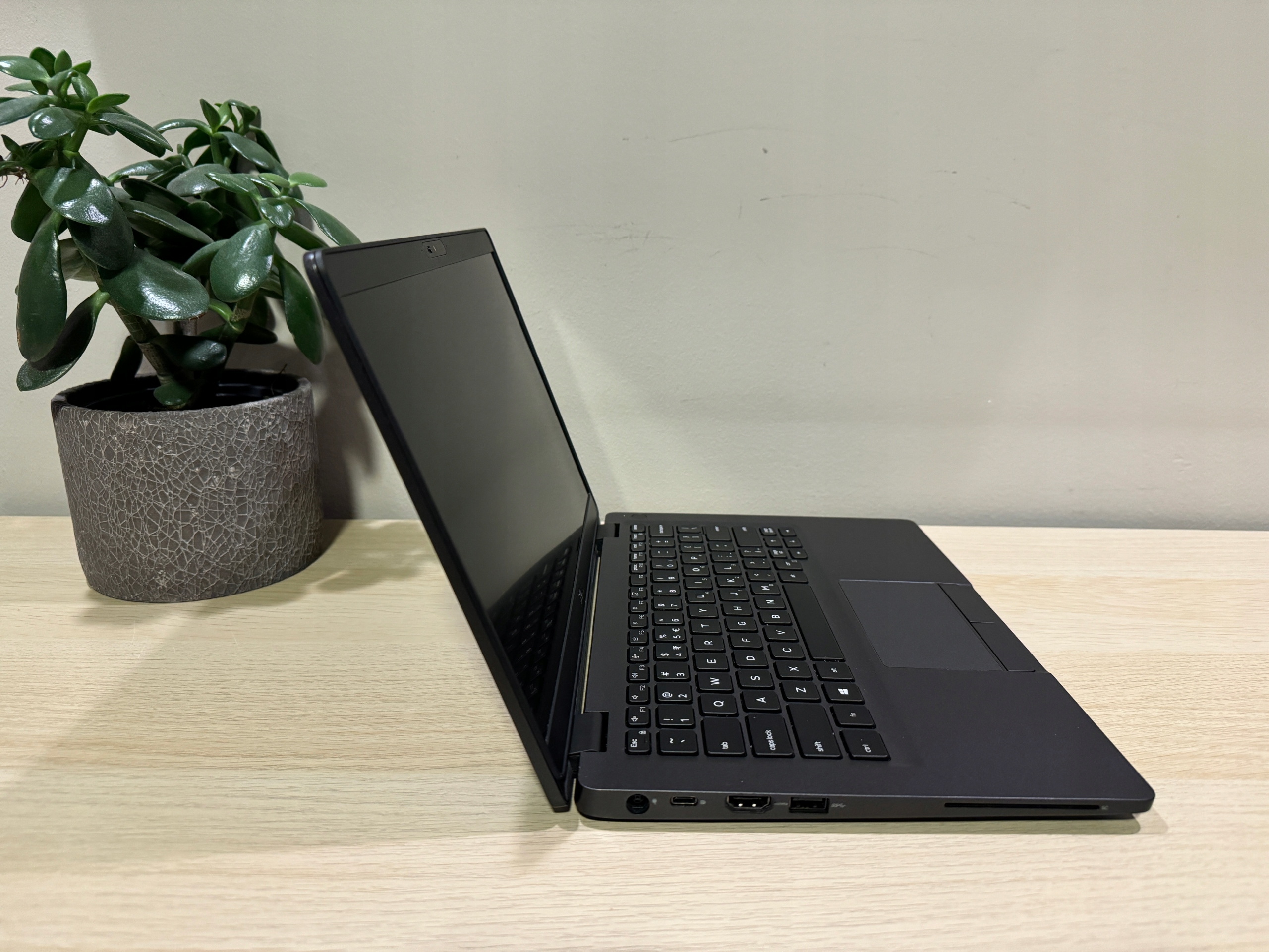 Laptop Dell Latitude 5300 13,3 i5-8365U 16GB 256SSD Windows 11 - obrazek 3