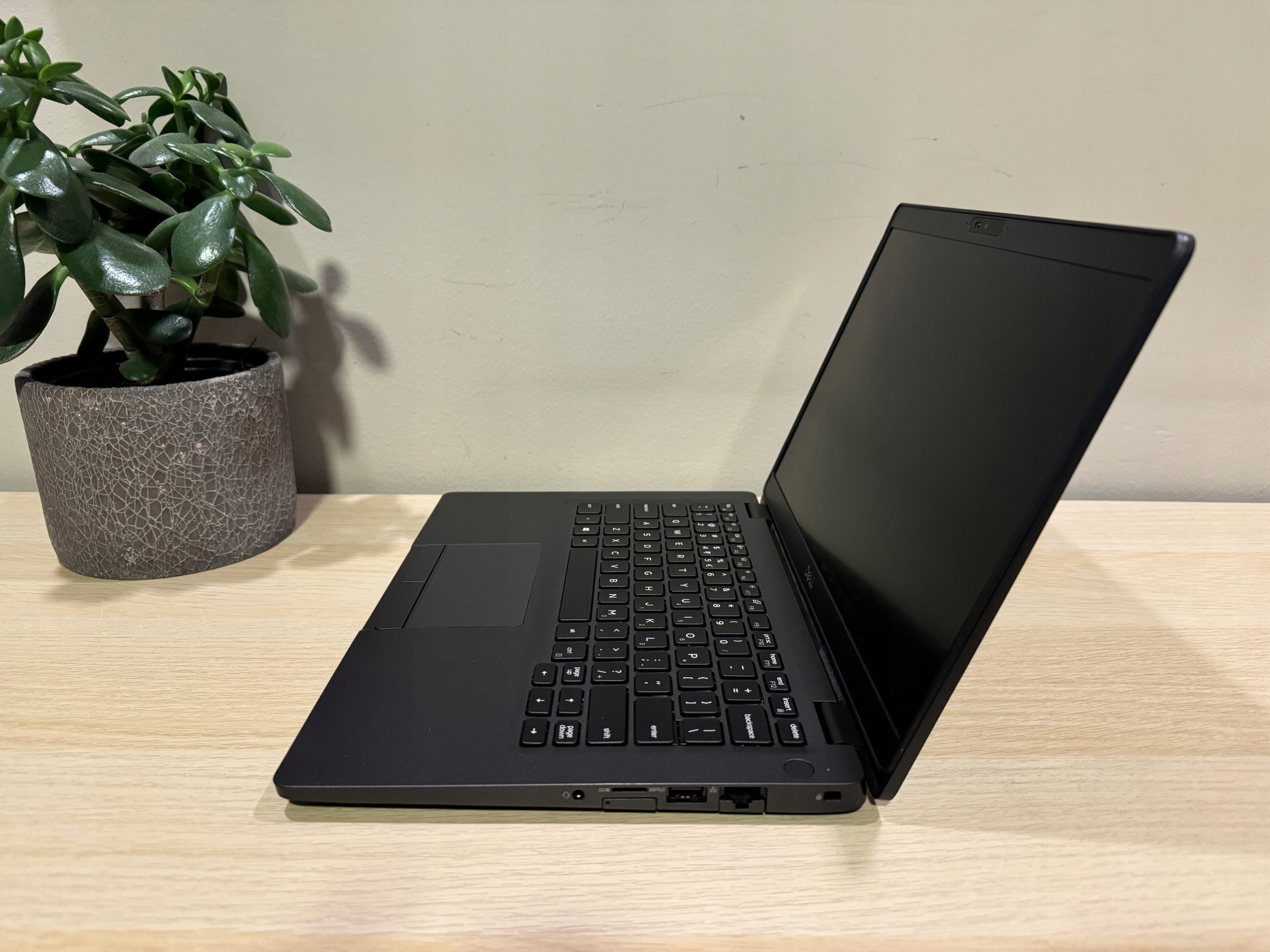 Laptop Dell Latitude 5300 13,3 i5-8365U 16GB 1TB SSD Windows 11 - obrazek 4