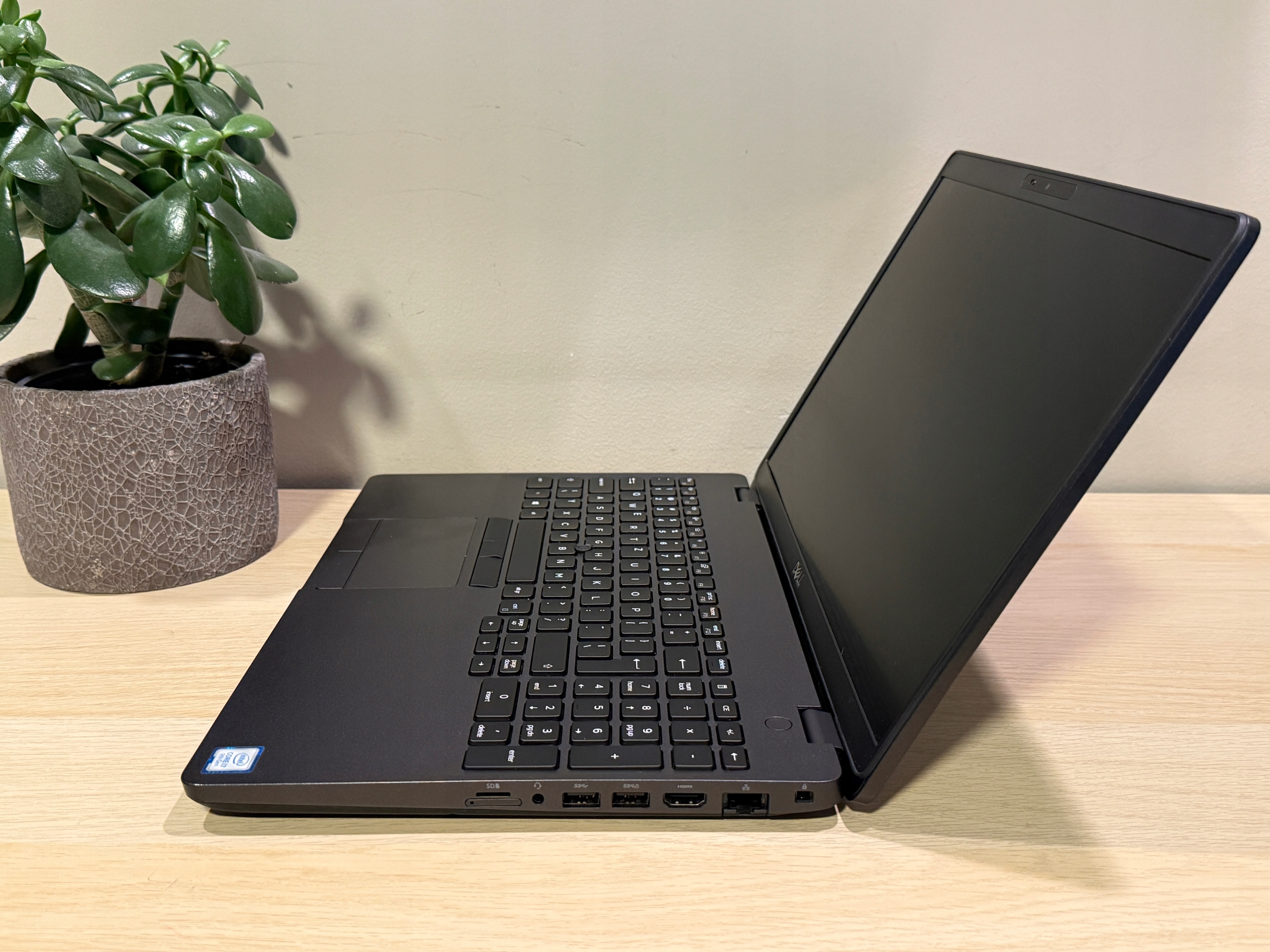 Laptop Dell Precision 3541 15,6 i7-9850H 32GB 2TB SSD Nvidia Windows 11 - obrazek 4