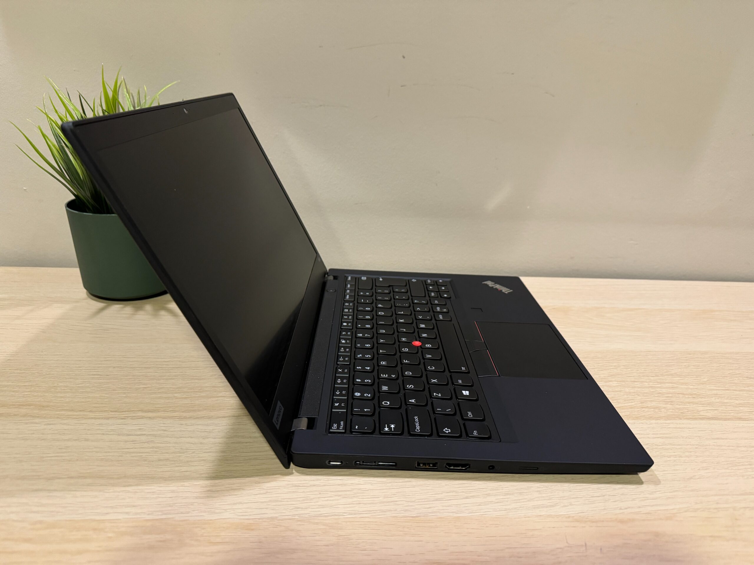Lenovo ThinkPad T490 14 i5 4x3.9Ghz 16GB 1TB Office FullHD Windows 11 - obrazek 2