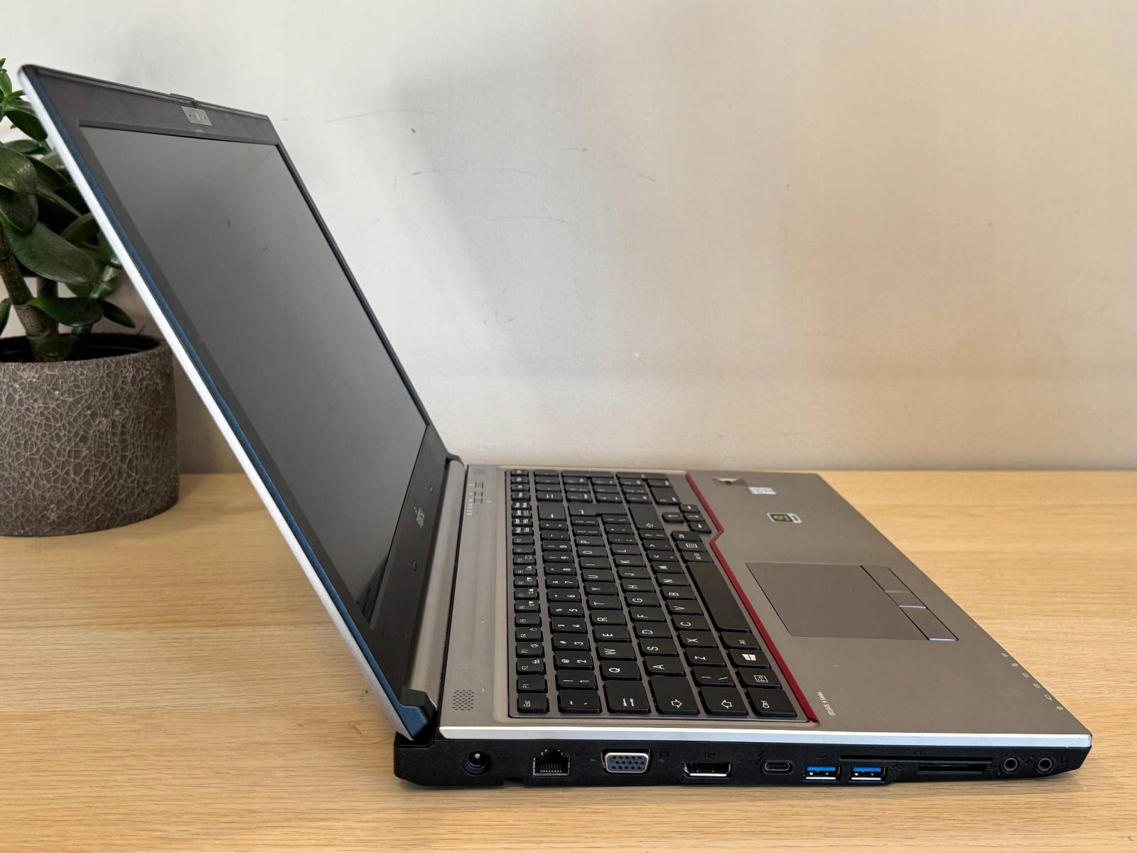 Laptop Fujitsu Celsius H770 15.6 64GB 1TB SSD Office Nvidia Windows 11 - obrazek 3