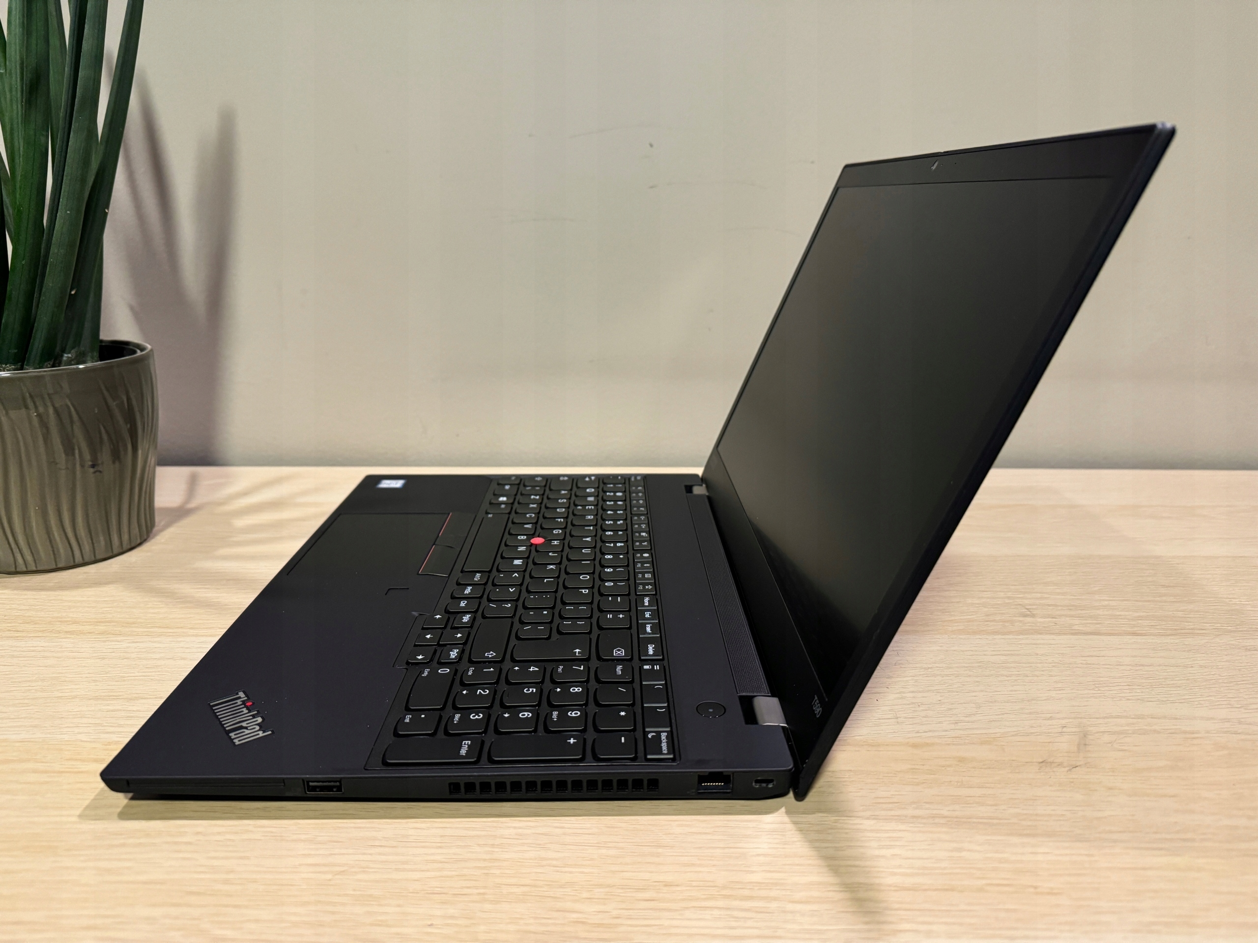 Lenovo ThinkPad T590 15,6 i5-8365U 4x4.1GHz 16GB 512GB SSD Full HD Win 11 - obrazek 4