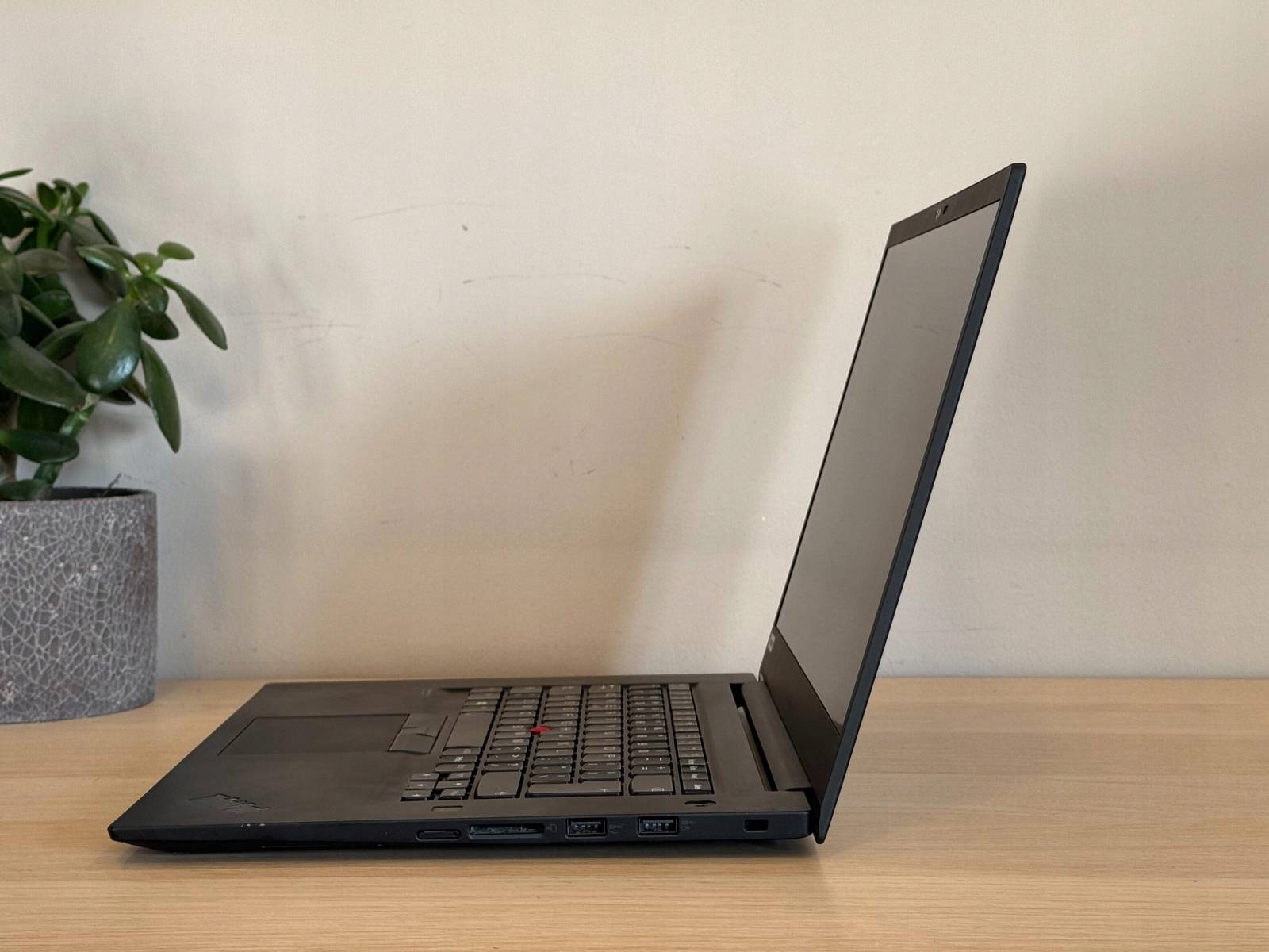 Lenovo ThinkPad P1 Gen 3 15,6 i7-10875H 32GB 1TB SSD Nvidia Windows 11 - obrazek 4
