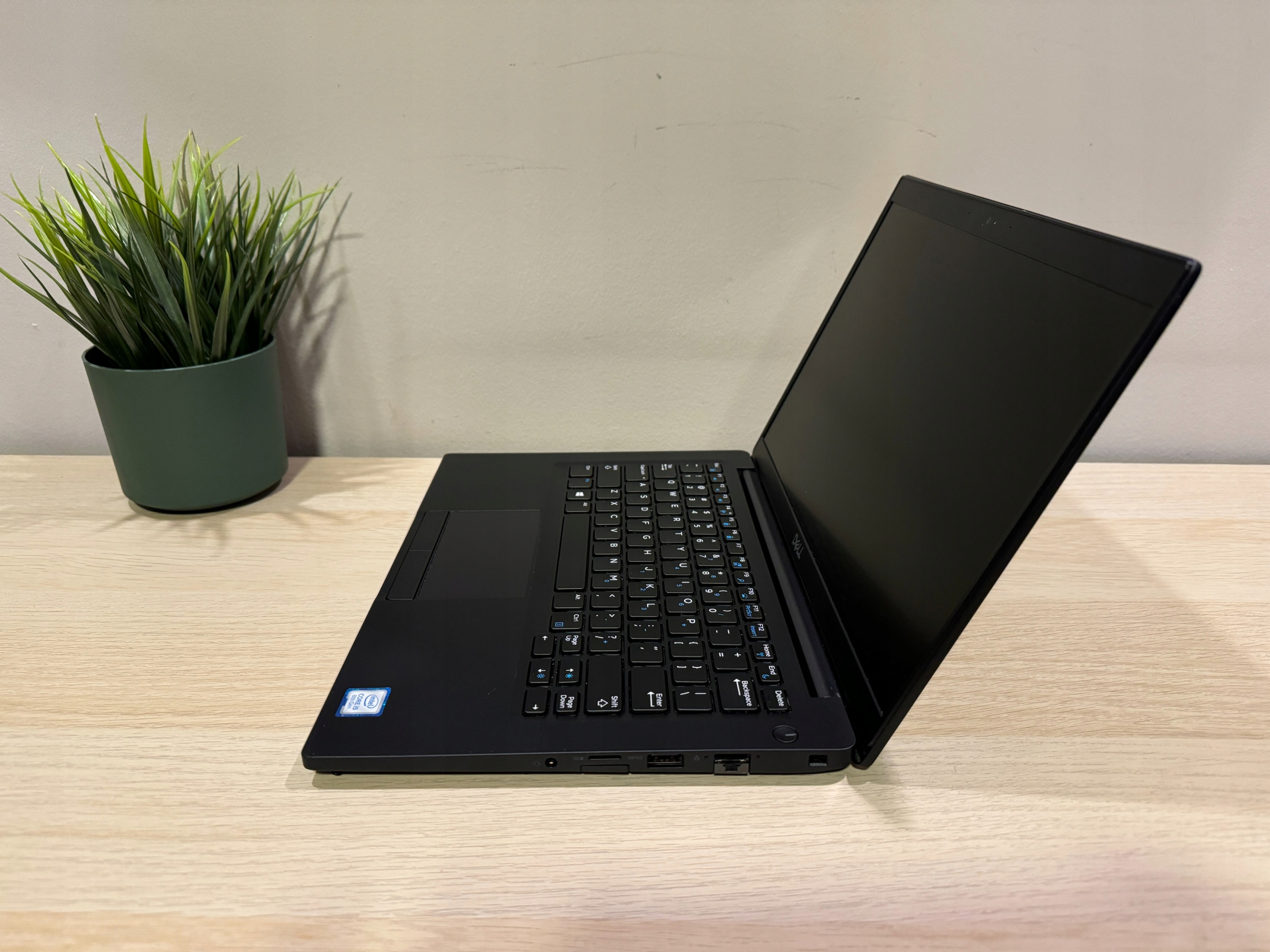 Dell Latitude 7390 13.3 i5-8350U 16GB 256GB SSD Full HD Windows 11 - obrazek 5