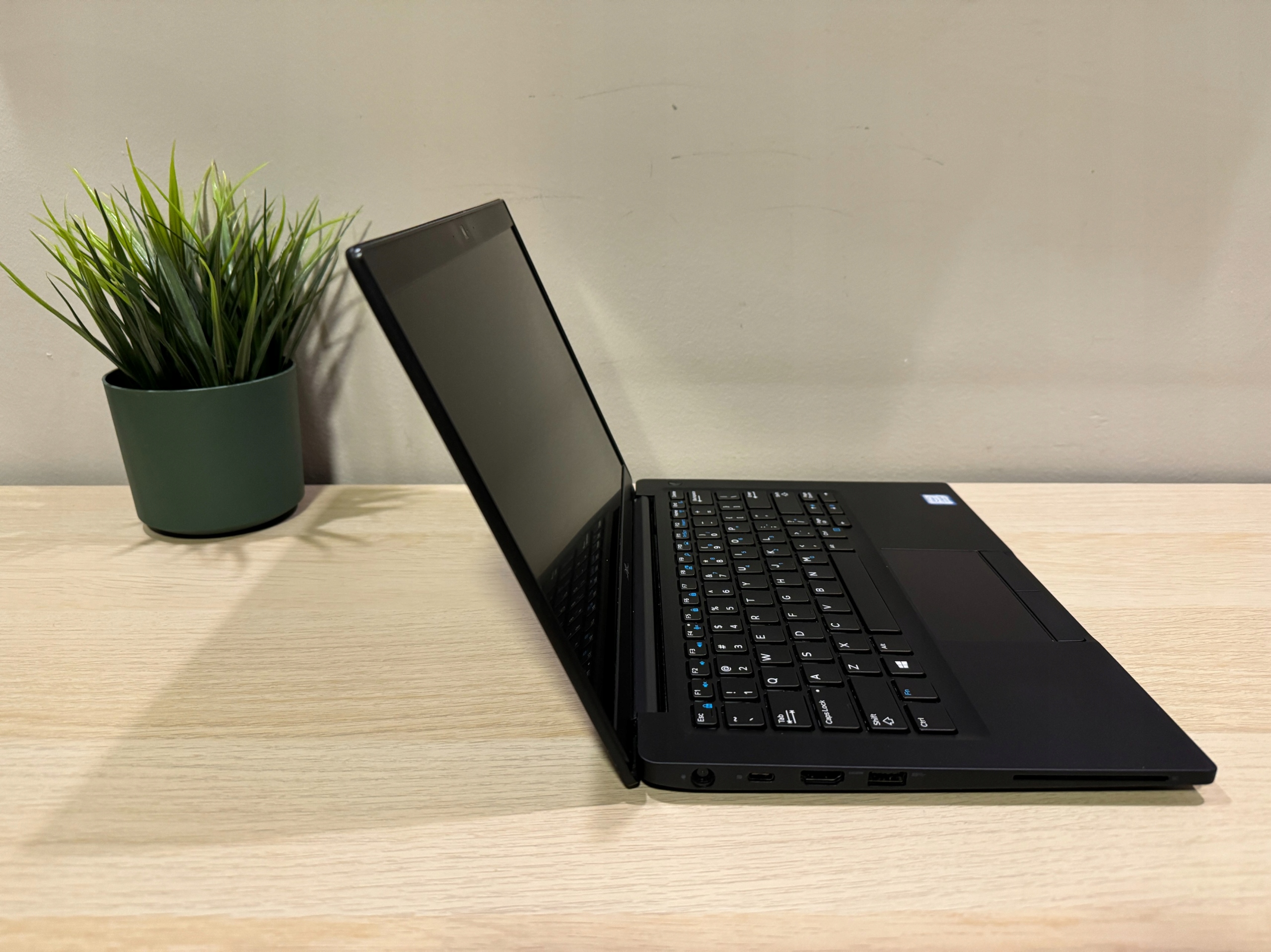 Dell Latitude 7390 13.3 i5-8350U 16GB 256GB SSD Full HD Windows 11 - obrazek 4