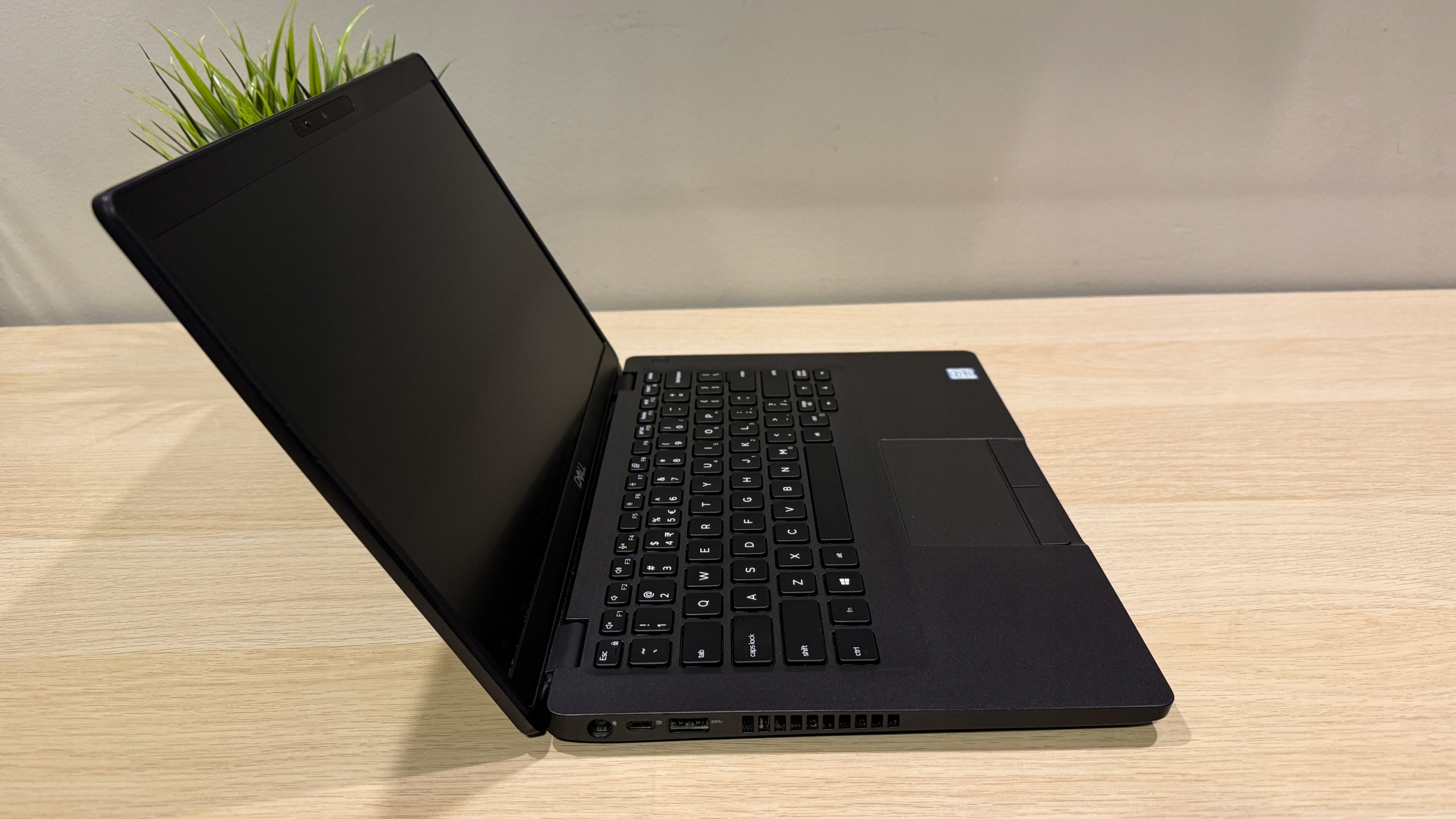 Dell Latitude 5400 i5-8365U 14 4x4,1GHz 8GB 2TB SSD Full HD Windows 11 - obrazek 3