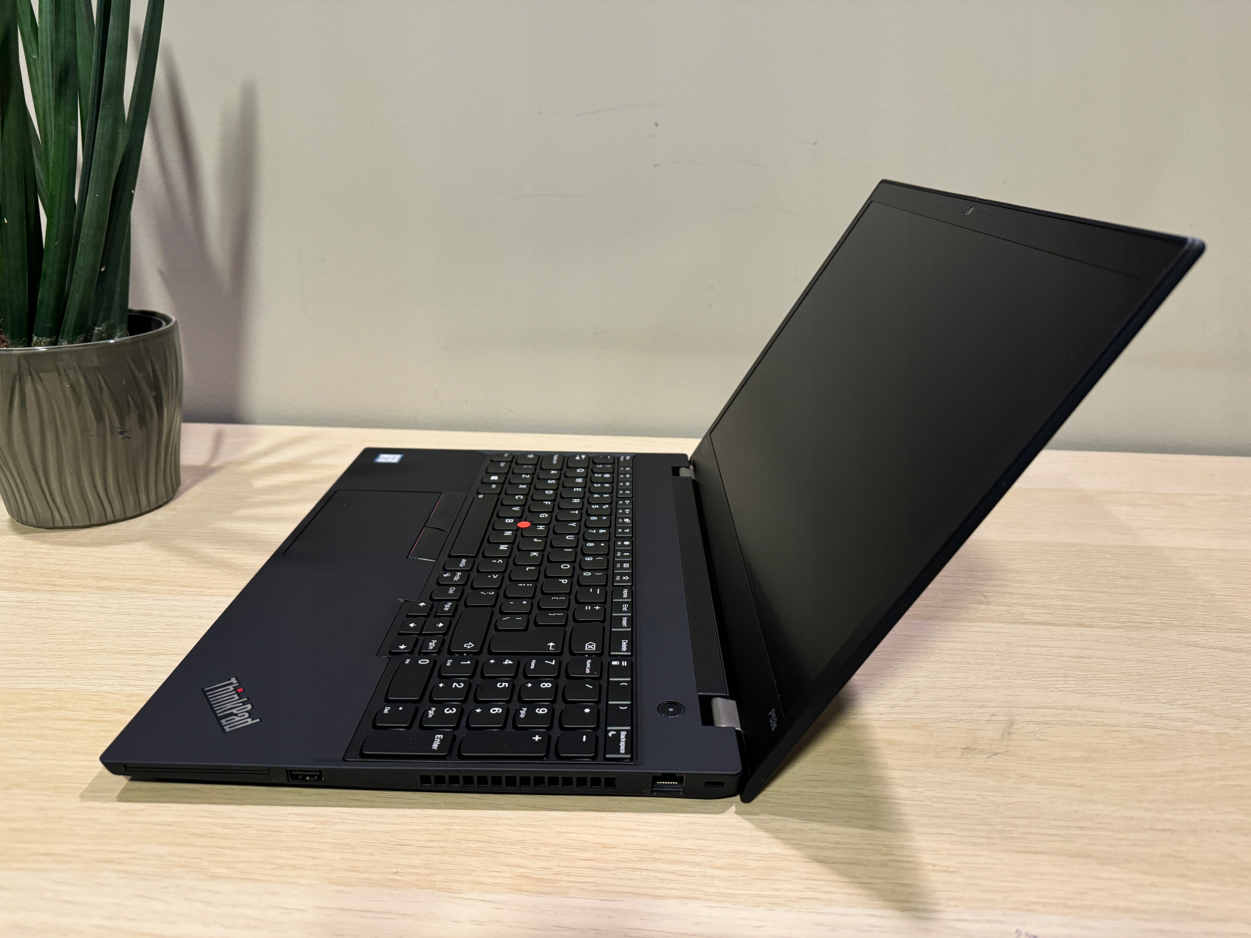 Lenovo ThinkPad P53s 15,6 i7-8665U 4x4.8GHz 16GB 1TB SSD NVIDIA Win 11 - obrazek 4